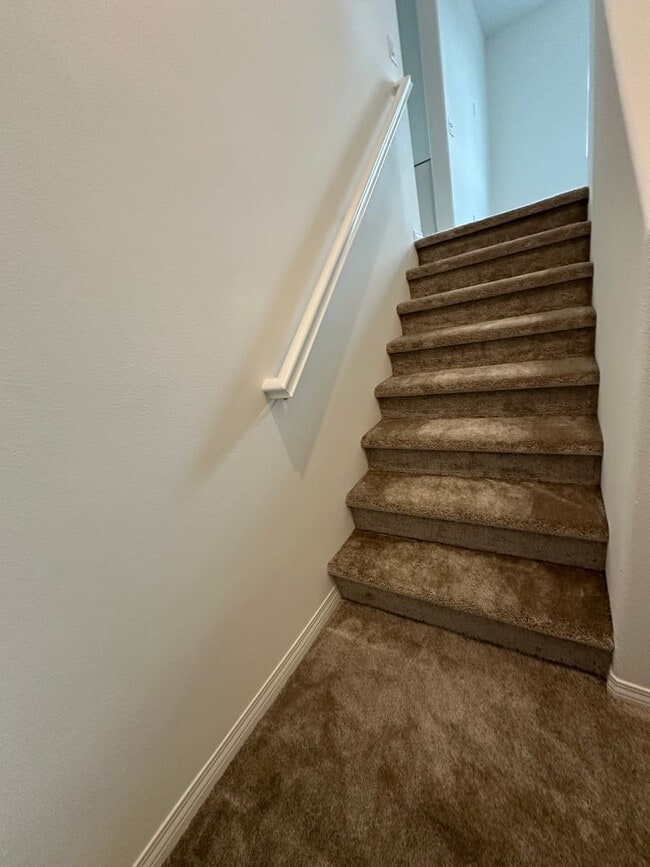 Building Photo - 1 Year Old Lenner 3 Bedroom + Loft Condo i...