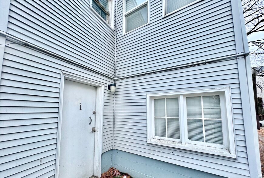 Building Photo - 414 E Mercer St