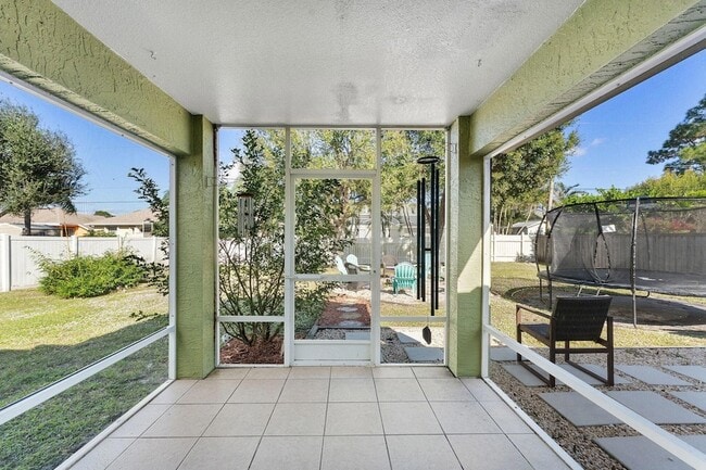 Building Photo - 655 SE Ron Rico Terrace