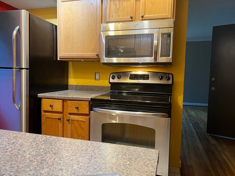 Building Photo - 4250 Sibley Ave