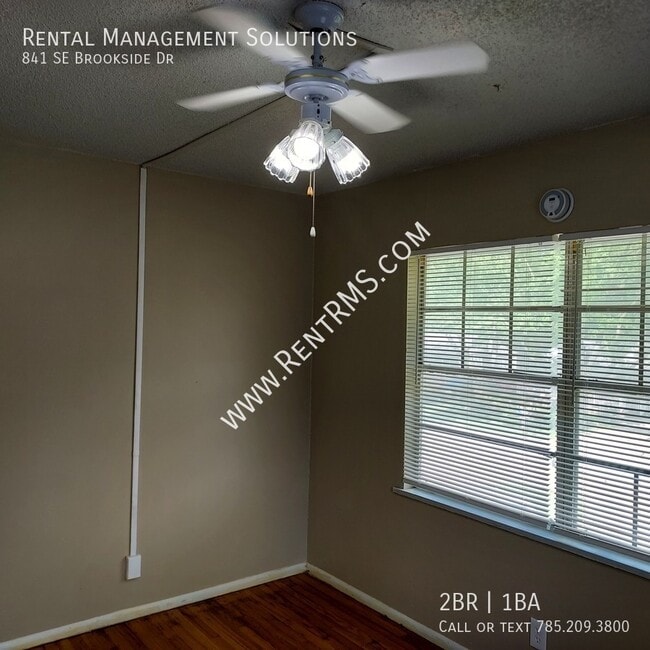 Building Photo - 841 SE Brookside Dr
