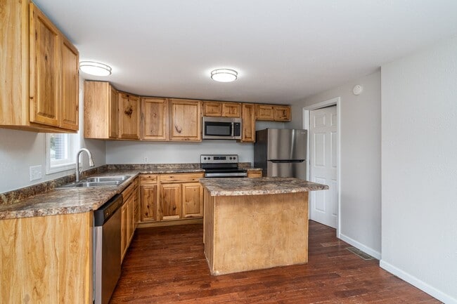 Building Photo - Recently Updated Single Family Home Available
