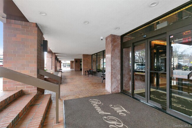 Building Photo - 12 Bond St