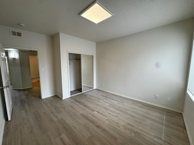 Building Photo - 1105 Meadowlark Way SE