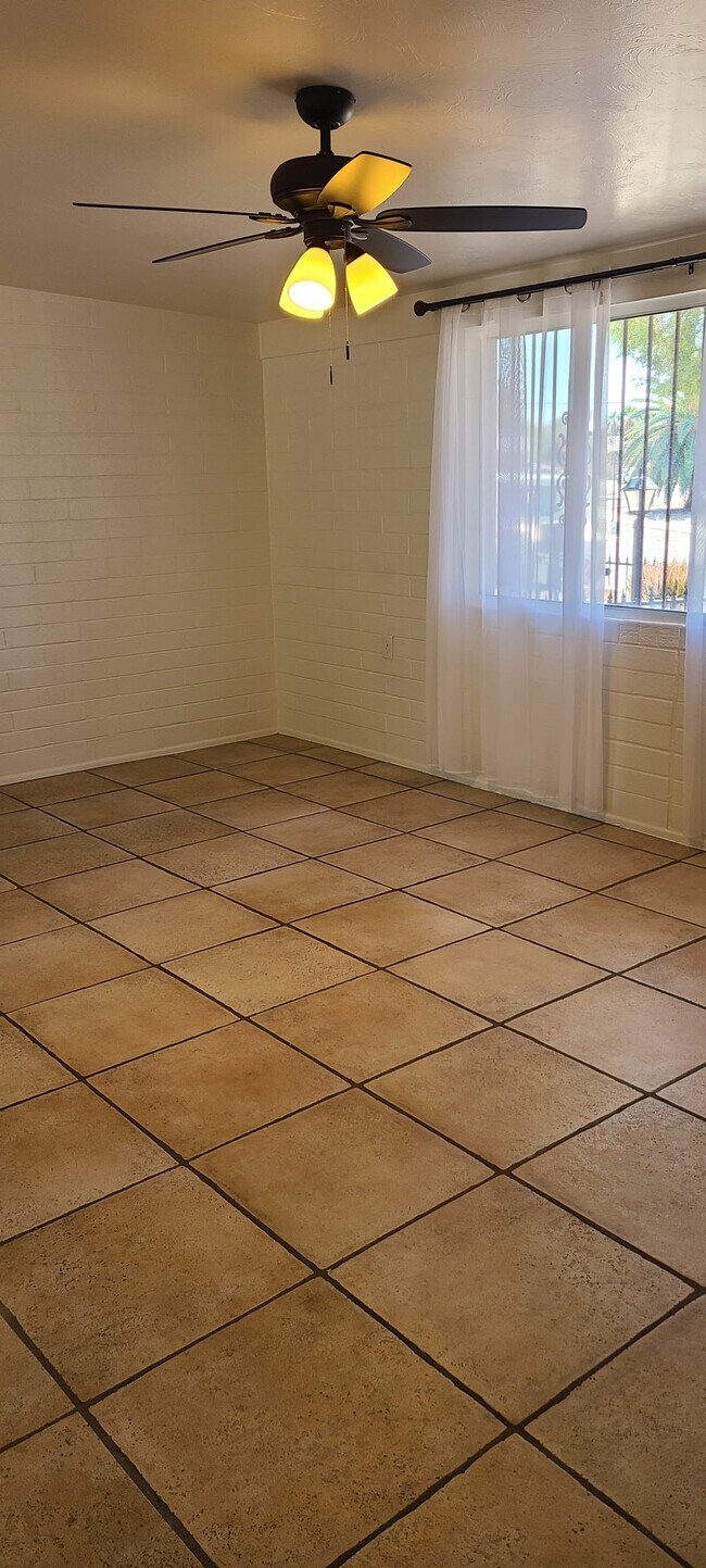 Master Bed - 1375 E Louisiana Dr