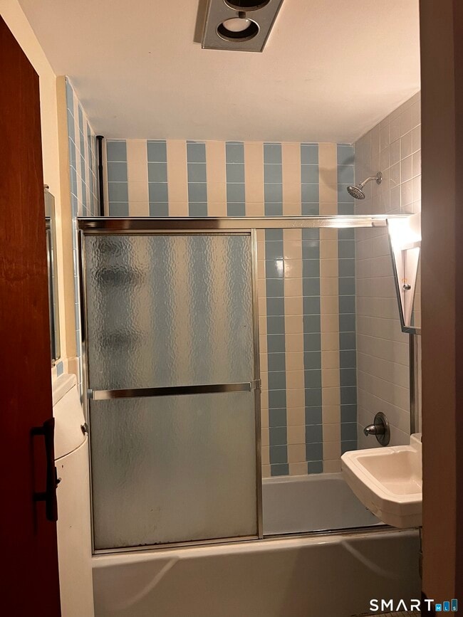 Building Photo - 40 Owen St