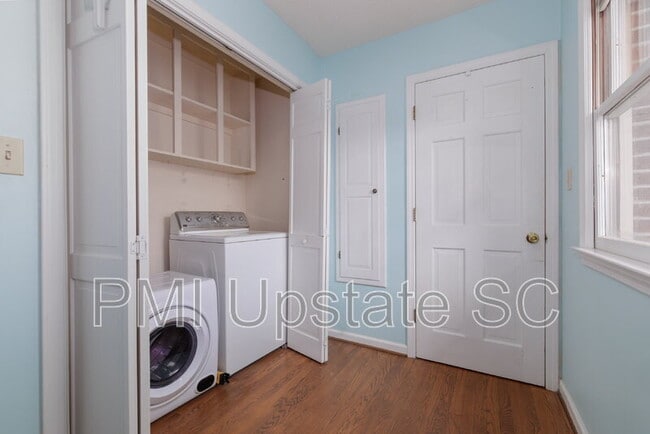 Building Photo - 103 Avondale Dr