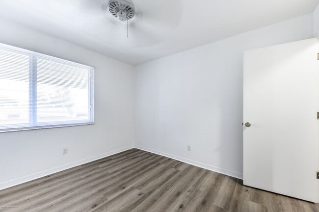 Building Photo - DRASTIC PRICE DROP!!  PRIME LOCATION