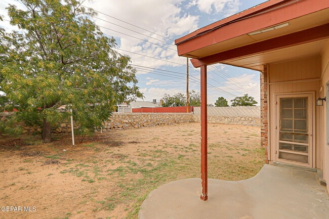 Building Photo - 3229 E Glen Dr