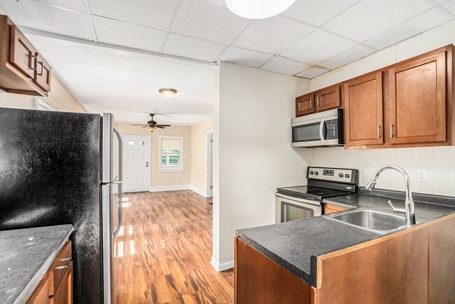 Building Photo - $1350 Eastwood 2-Bed/1-Bath Ranch, Basement, Large, Fenced yard - Ask about our no security depos...