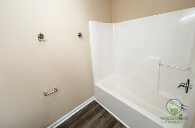 Building Photo - 105 McKenna Cir