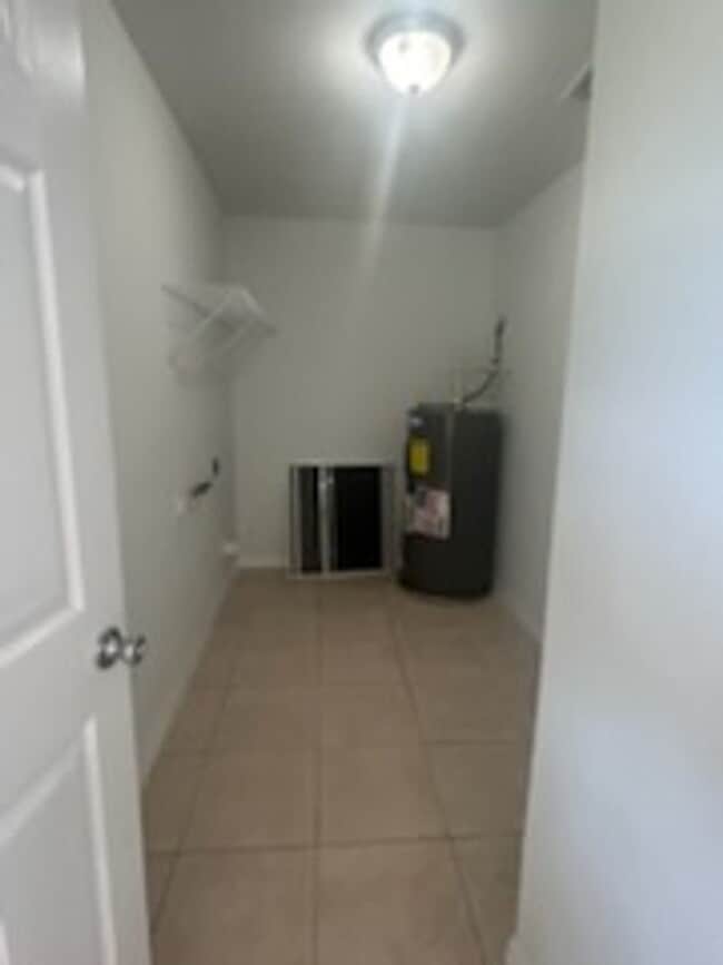 Building Photo - 3/2/1 Single Family Home Available-Cozy Pe...
