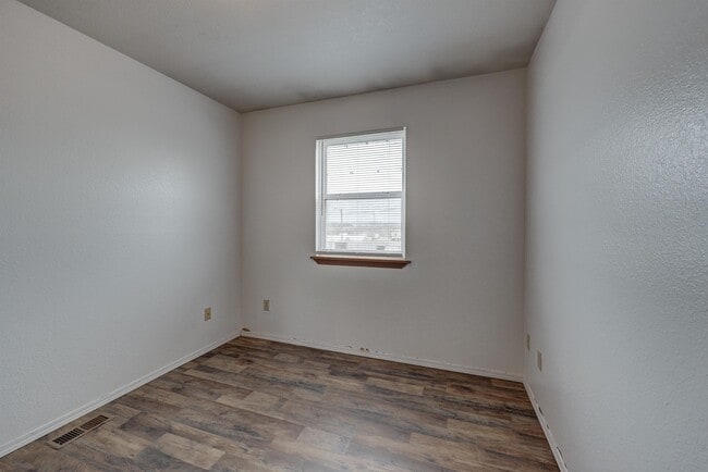 Building Photo - 627b S Walker St