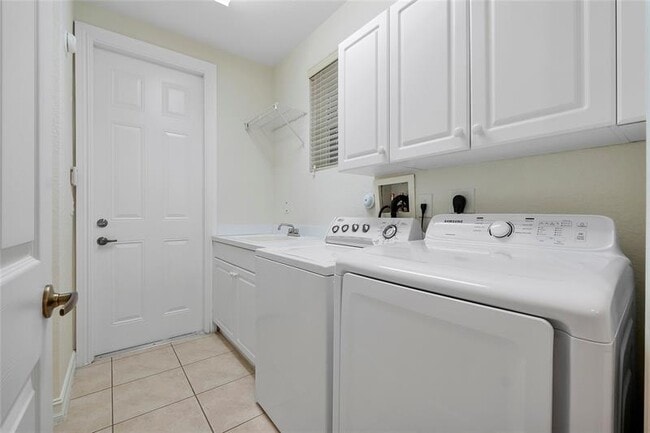 Building Photo - 8215 NW 125th Ln