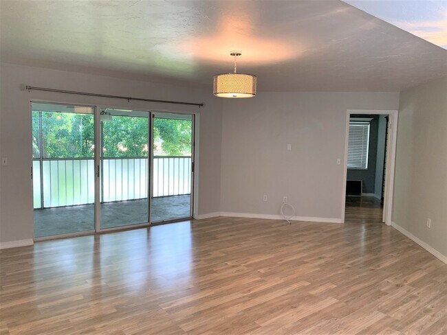 Building Photo - Updated Beautiful 2/2 Upstairs unit at The Village of Stuart
