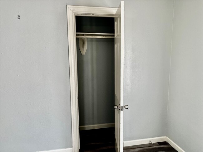 Building Photo - 106 N Eastwood St