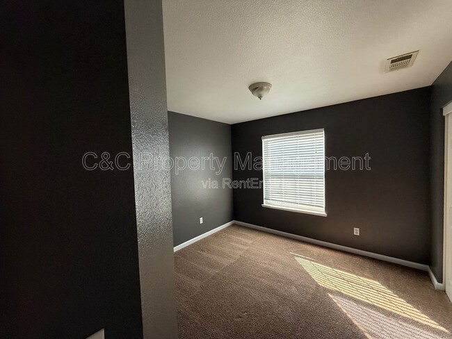 Building Photo - 10628 Siskiyou Ln