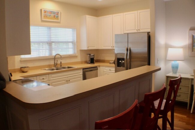 Building Photo - Fabulous Fully Furnished Townhome Availabl...