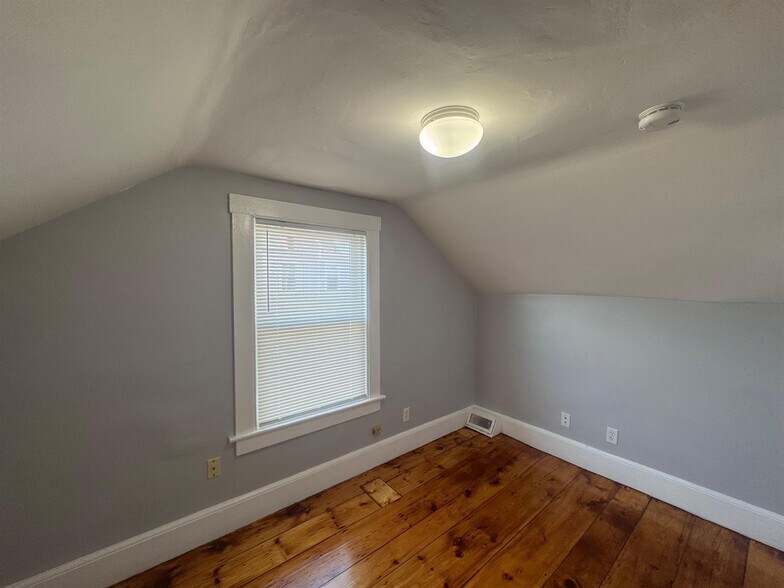 Building Photo - 516R Somerville Ave