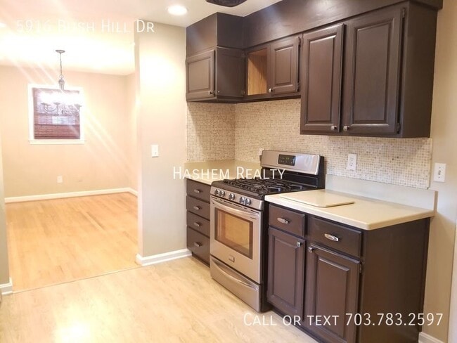 Building Photo - 5916 Bush Hill Dr