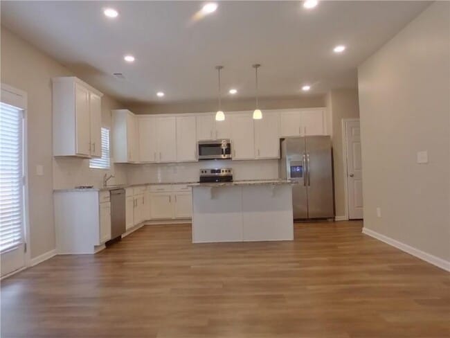 Building Photo - 2977 McKenzie Dr