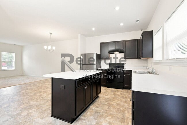 Building Photo - 250 Greenpark Rd