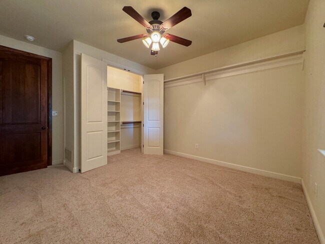 Building Photo - 1559 E Blackjack Rd E