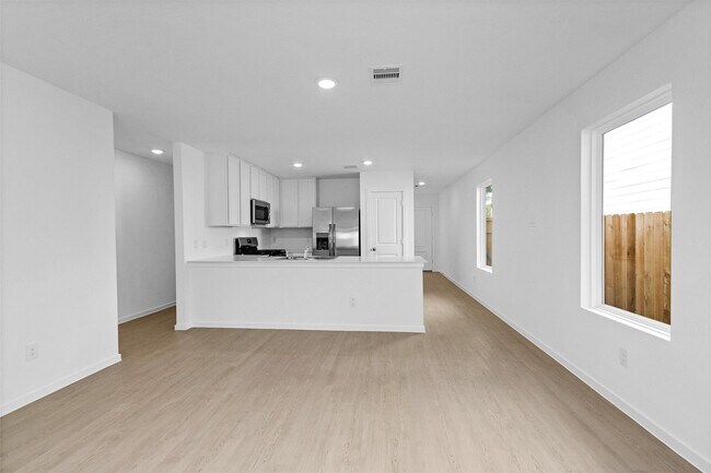 Building Photo - 3038 Mallorca Dr