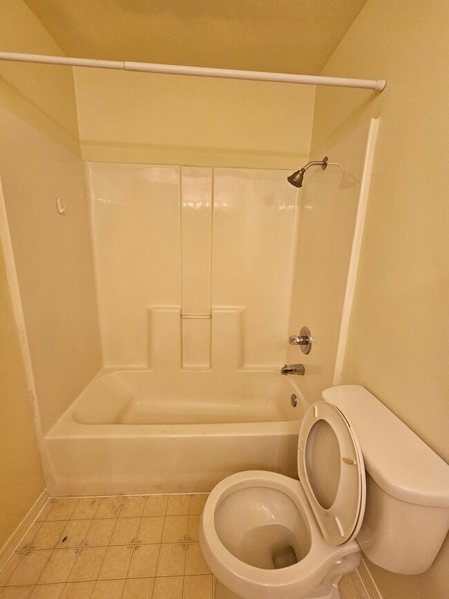 Building Photo - Lovely Central Point Home in Convenient Location