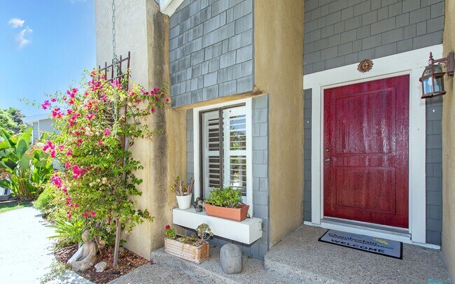 Building Photo - Charming 4 bedroom Home in Oceanside