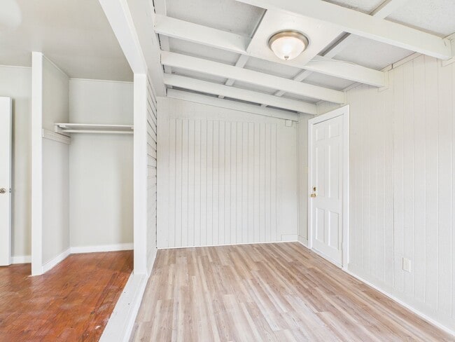 Building Photo - Harper TX Rental