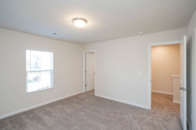Building Photo - 2031 Sperling Dr