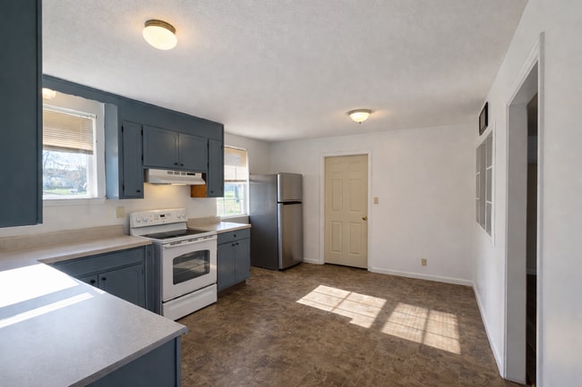 Building Photo - Charming 3 Bedroom 1 Bathroom Brick Home