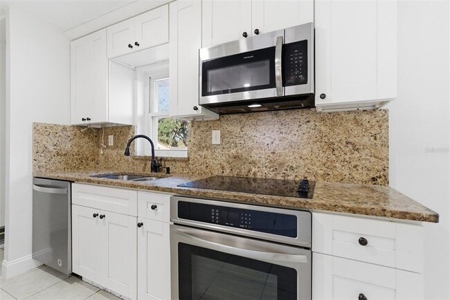 Building Photo - 502 Tweed Ave