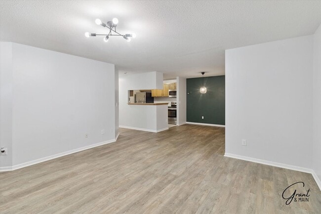 Building Photo - 2 bedroom ranch style condo $1650