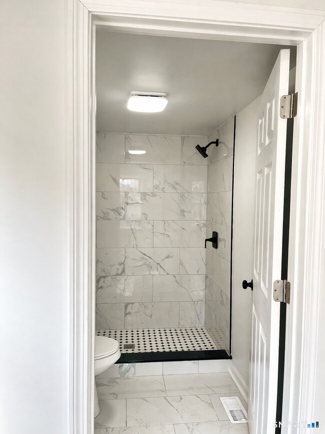 Building Photo - 52 Pearl St