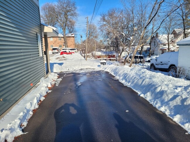 Primary Photo - 84 Curtice St E