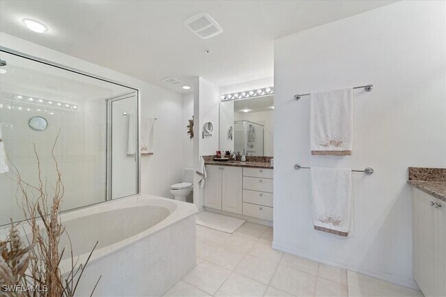 Building Photo - 14819 Laguna Dr