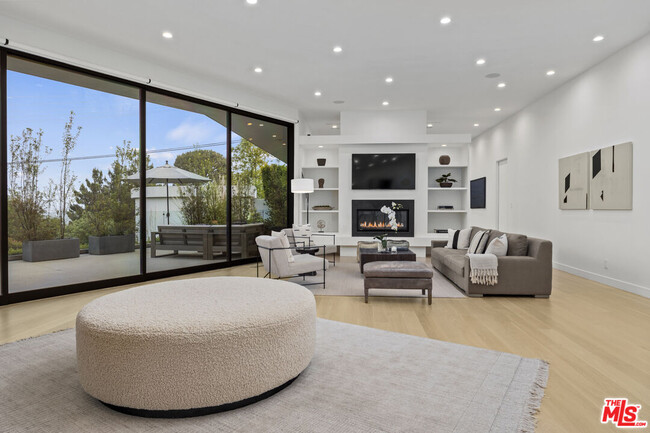 Building Photo - 9960 Beverly Grove Dr Dr