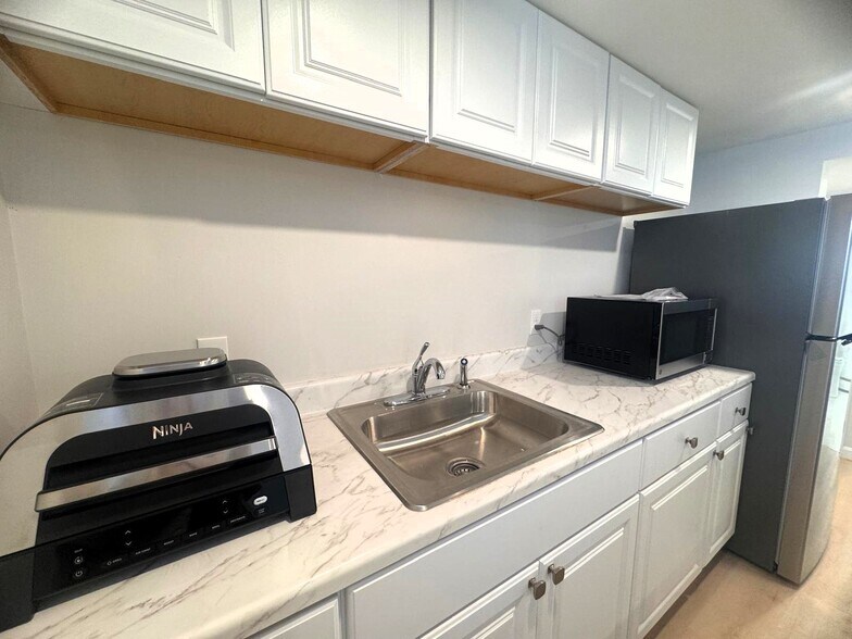 Building Photo - 39 Cottage St