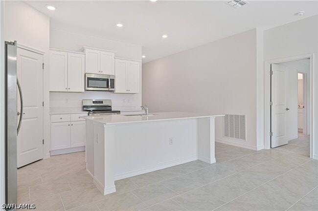 Building Photo - 2901 SW 18th Pl