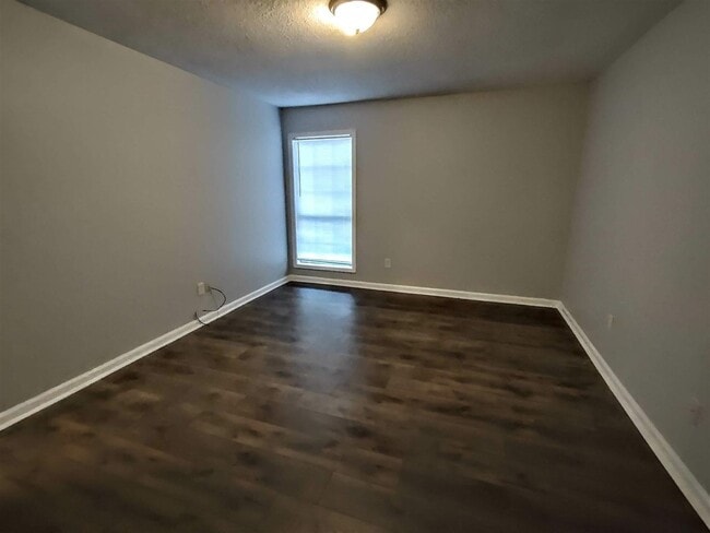 Building Photo - 3905 Glencoe Dr