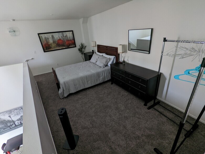 Building Photo - 948 G St