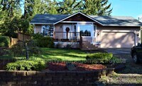 Building Photo - 3050 Glenhaven Dr