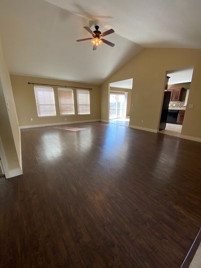 Building Photo - Mountain Views, Modern Touches – 5 Bed Bea...