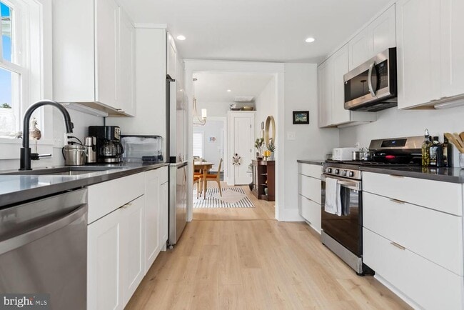 Building Photo - 207 Dodson Ave