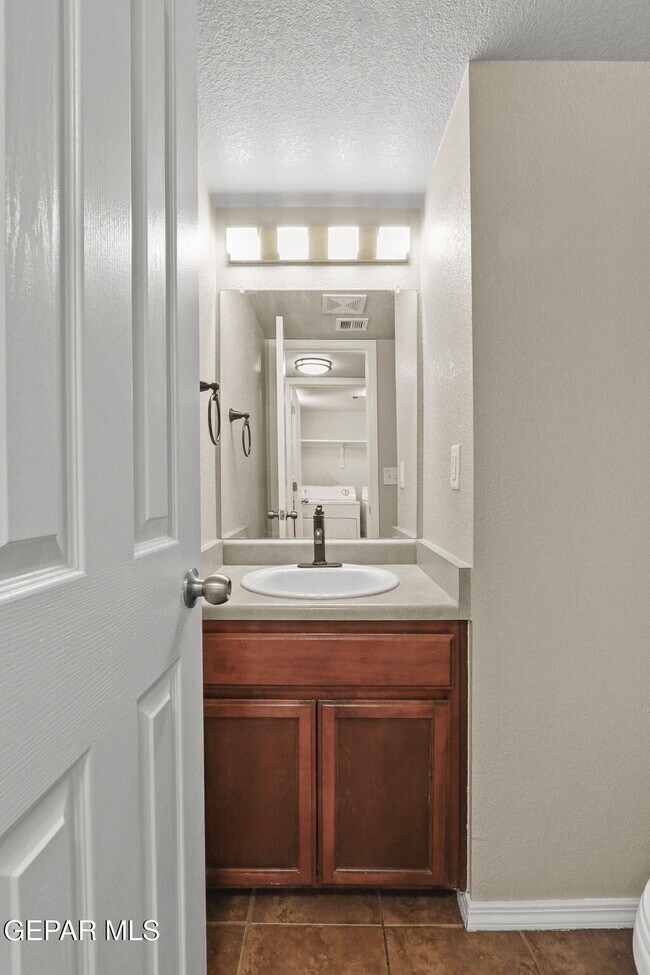 Building Photo - 2933 Pebble Rock Pl