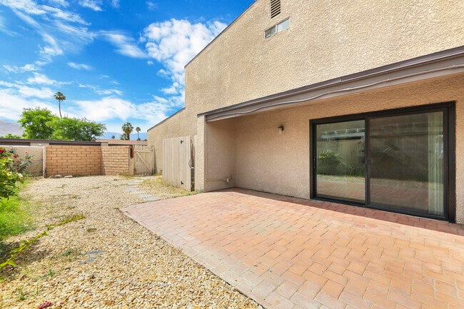 Building Photo - 74237 Catalina Way