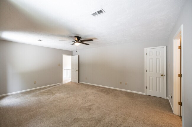 Building Photo - 5516 Oakside Dr