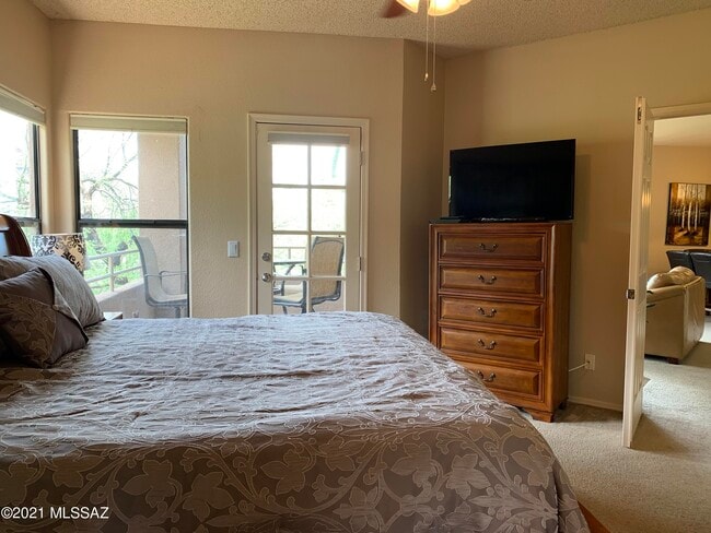 Building Photo - 6655 N Canyon Crest Dr